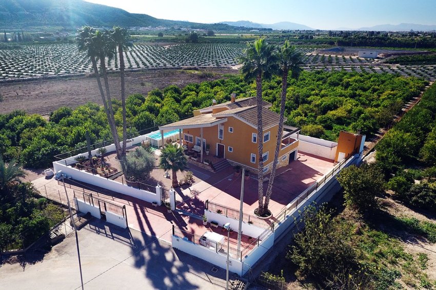 Resale - Villa -
Orihuela