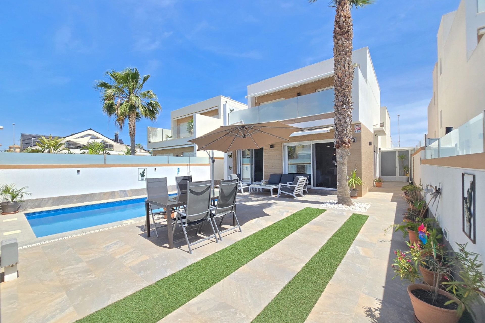Resale - Villa * -
Pilar de la Horadada *