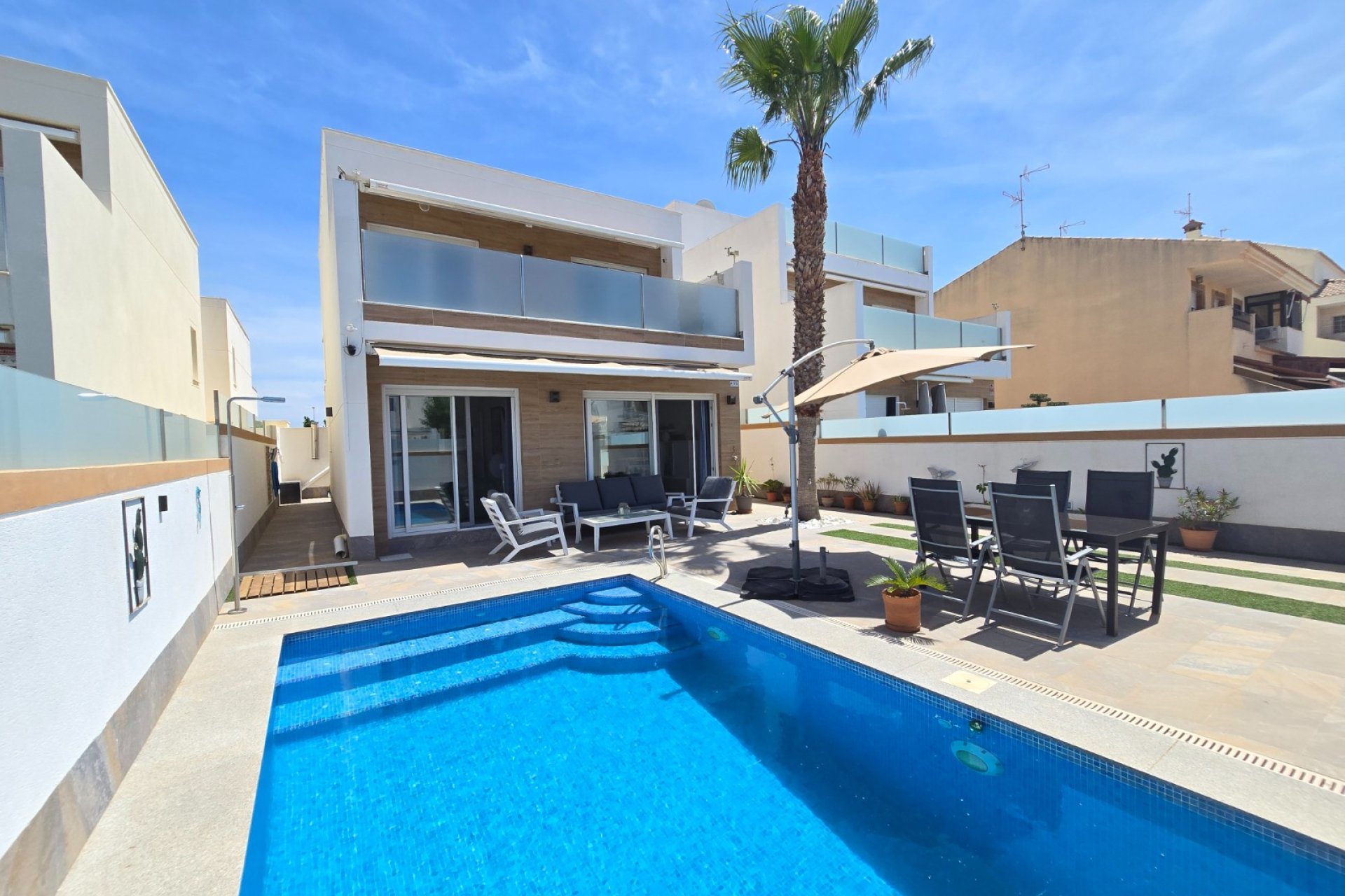 Resale - Villa * -
Pilar de la Horadada *