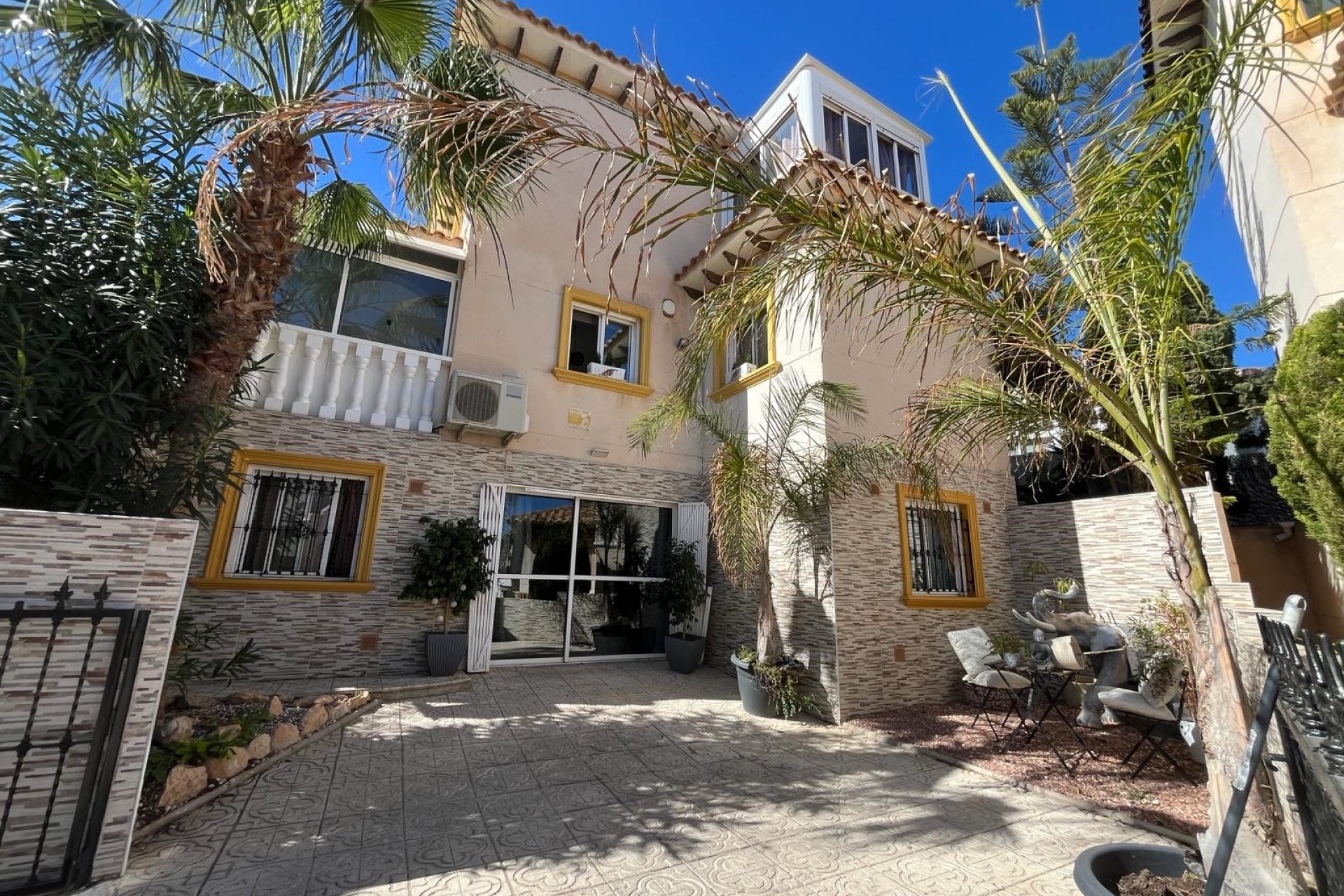 Resale - Villa -
Playa Flamenca - Orihuela Costa