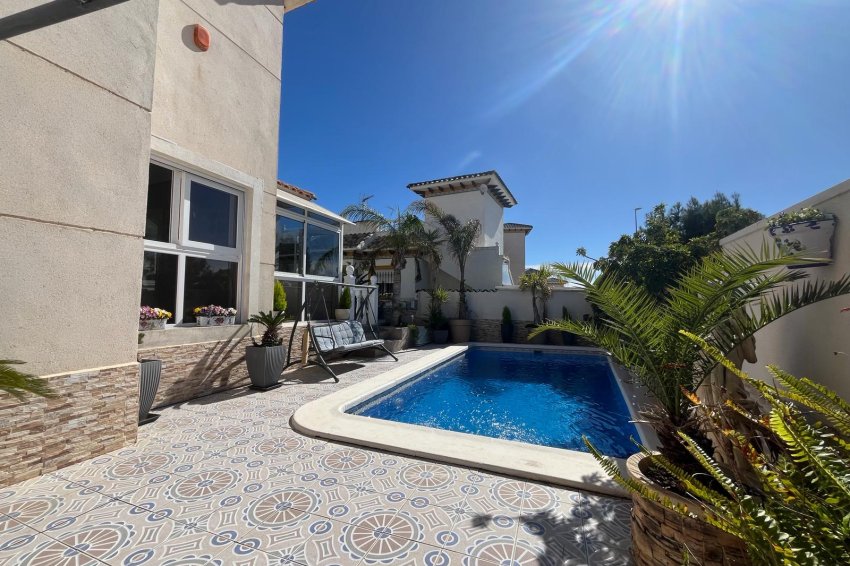 Resale - Villa -
Playa Flamenca - Orihuela Costa
