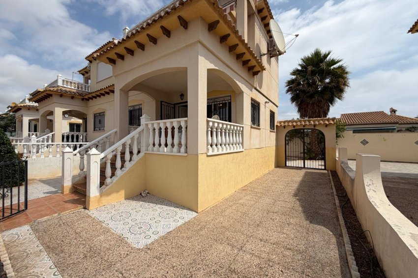 Resale - Villa -
Playa Flamenca - Orihuela Costa