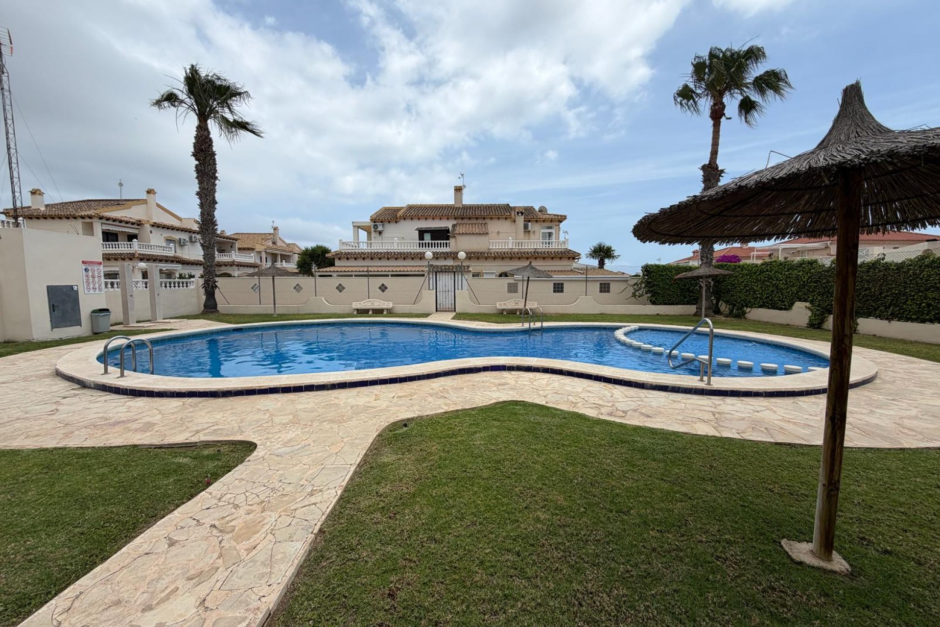 Resale - Villa -
Playa Flamenca - Orihuela Costa