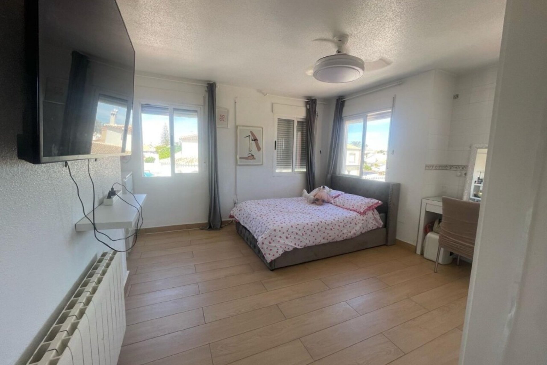 Resale - Villa -
Playa Flamenca