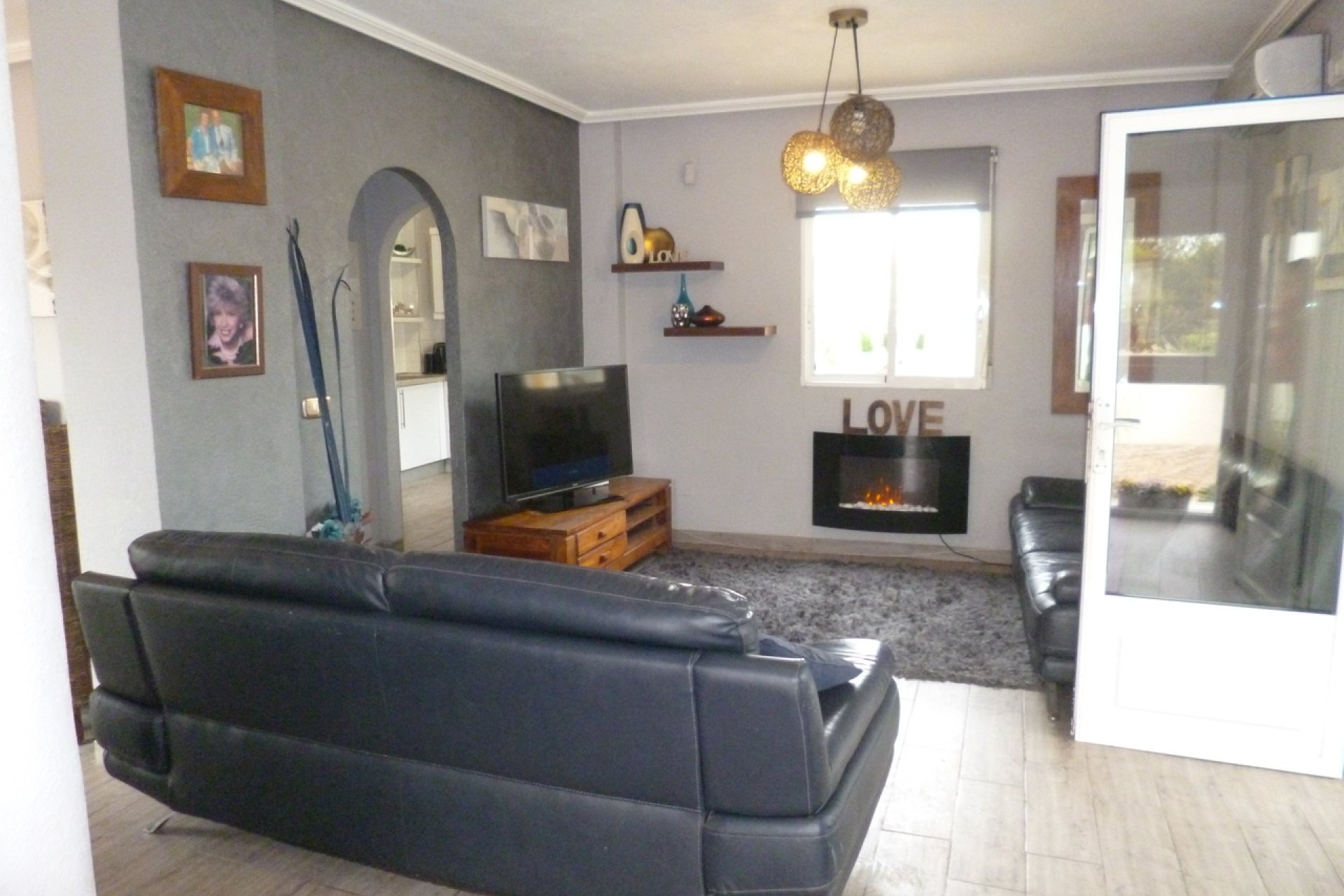 Resale - Villa -
Playa Flamenca