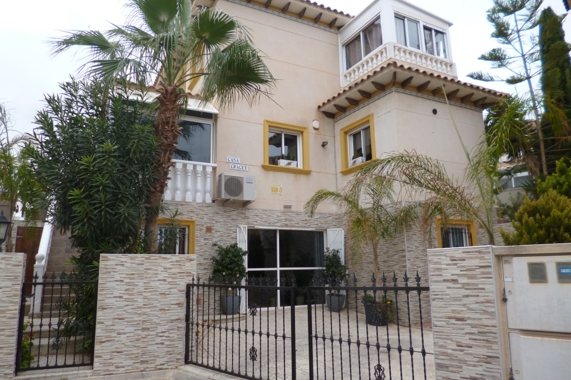 Resale - Villa -
Playa Flamenca
