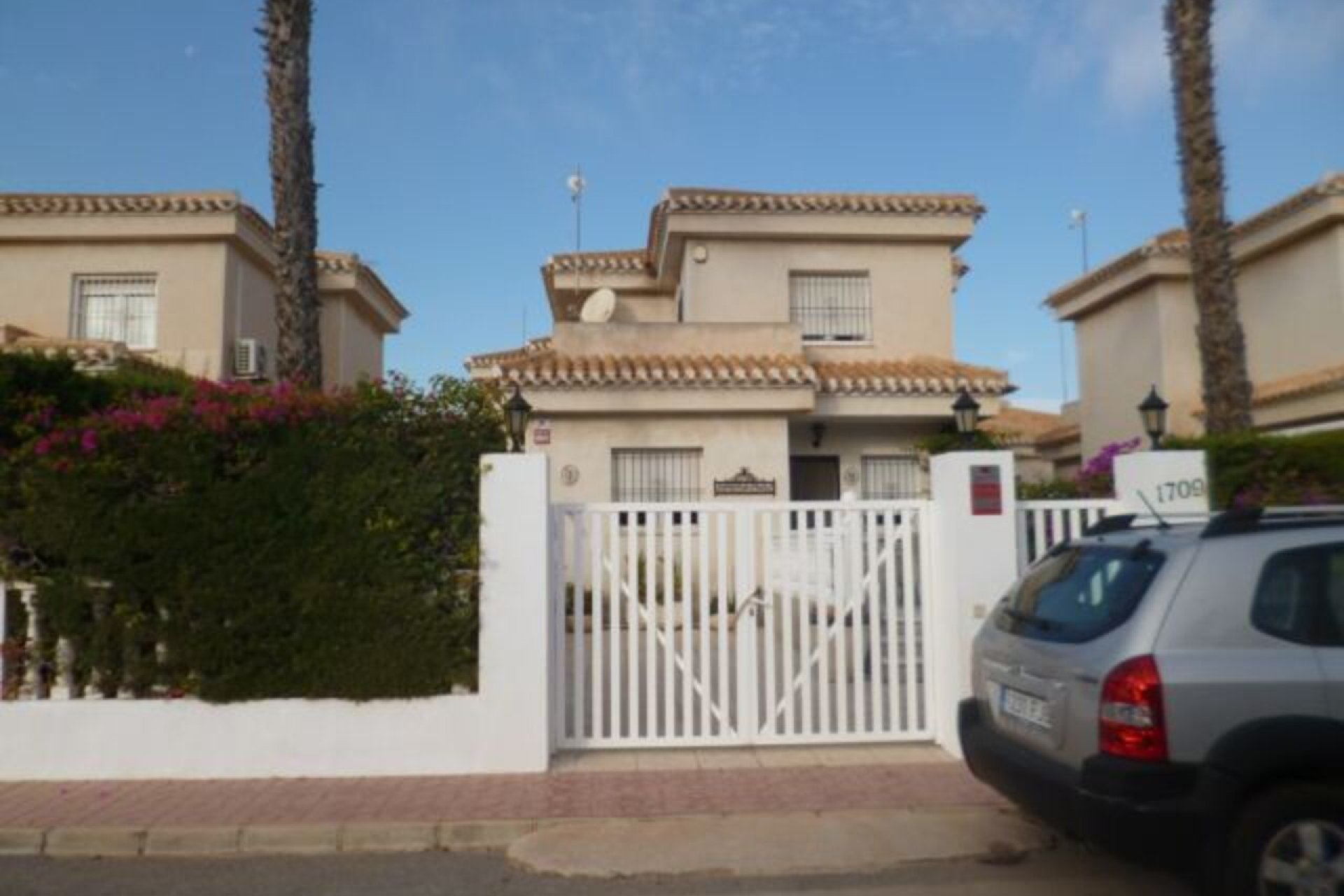 Resale - Villa -
Playa Flamenca