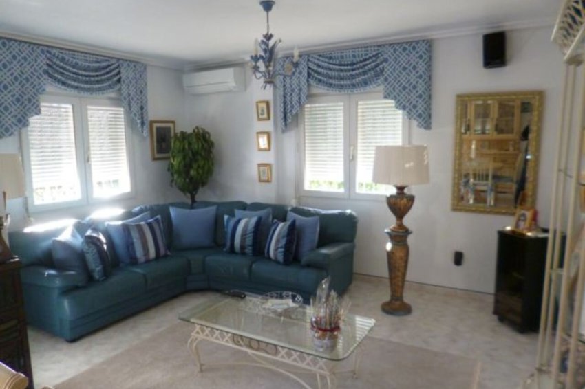 Resale - Villa -
Playa Flamenca