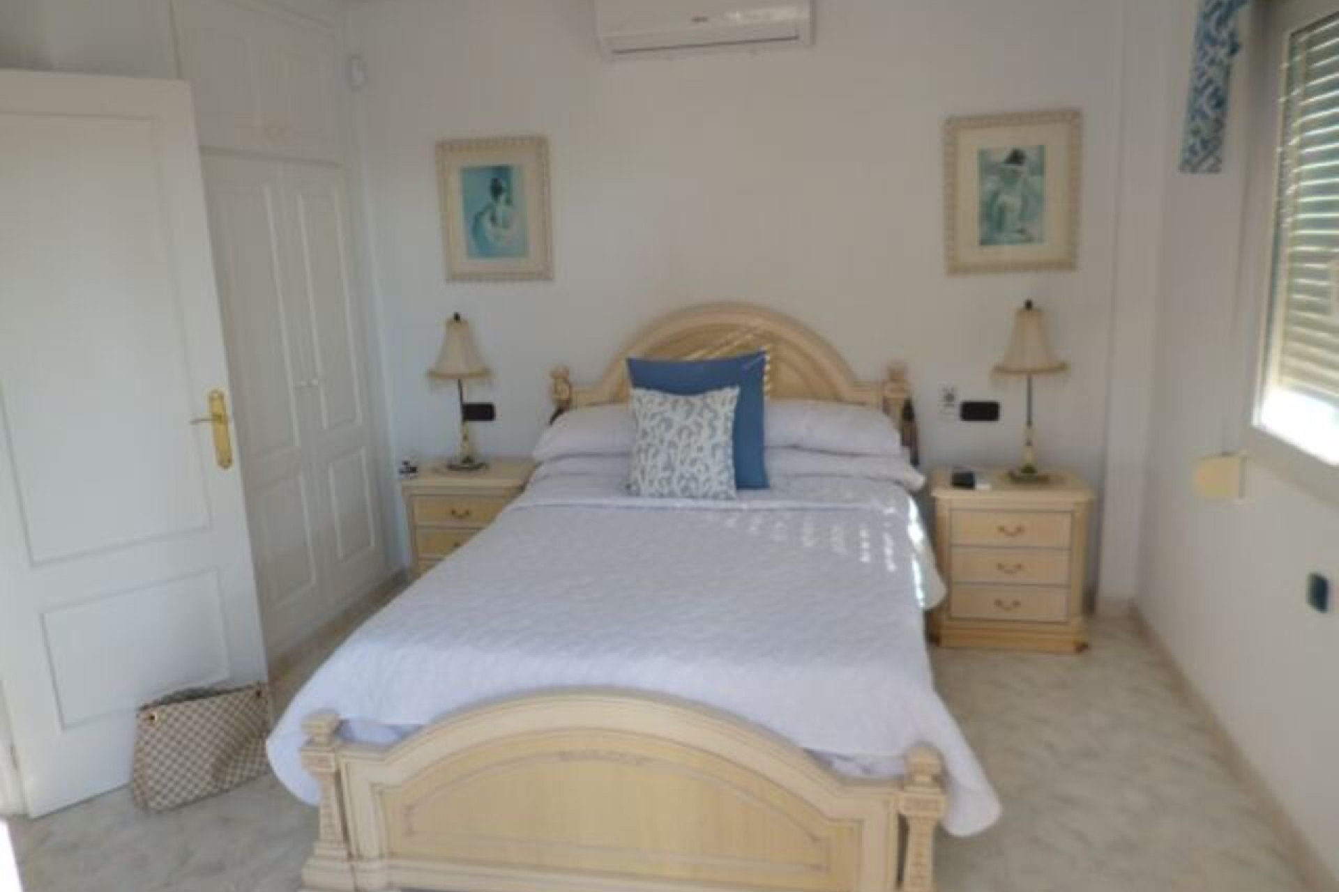 Resale - Villa -
Playa Flamenca