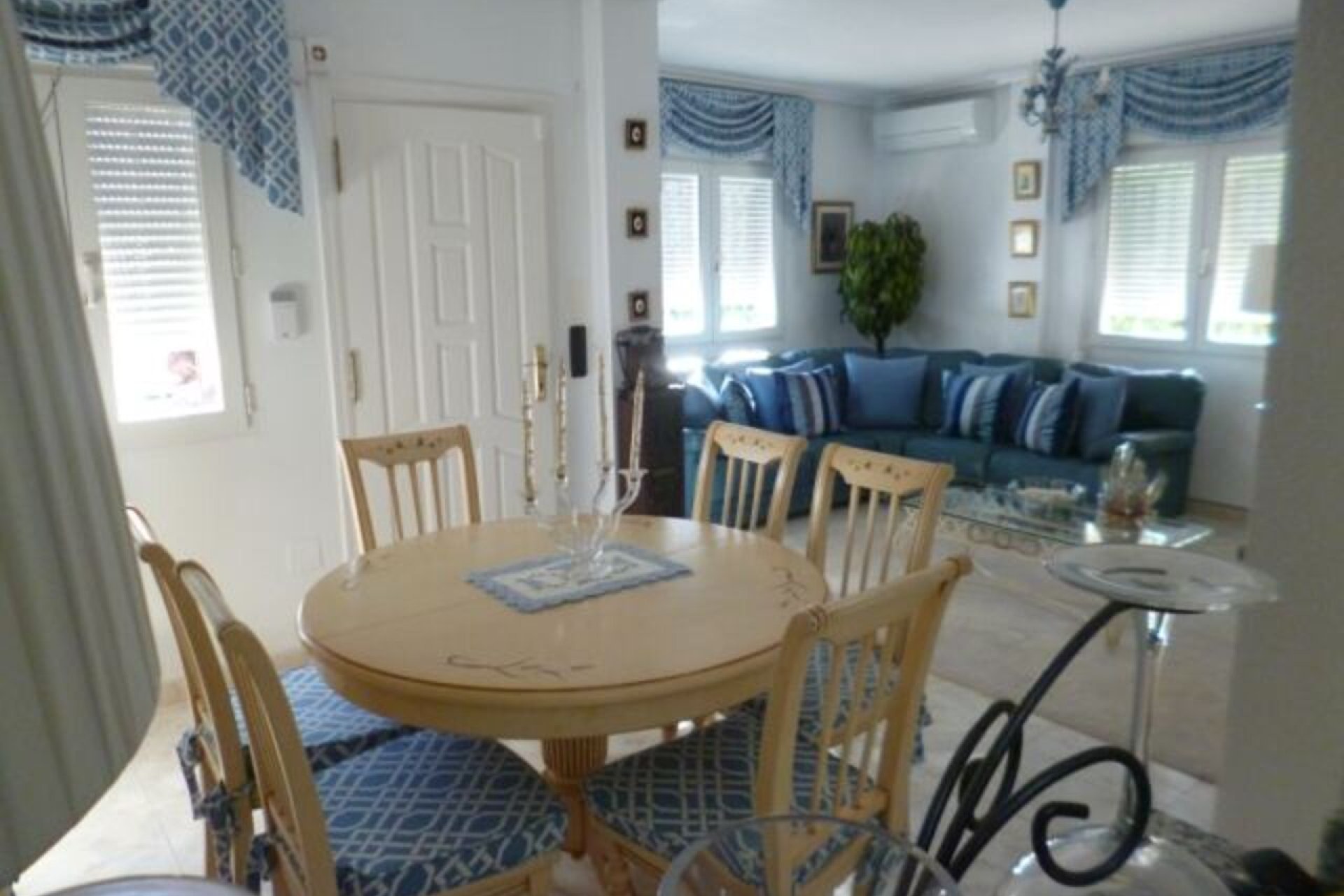 Resale - Villa -
Playa Flamenca