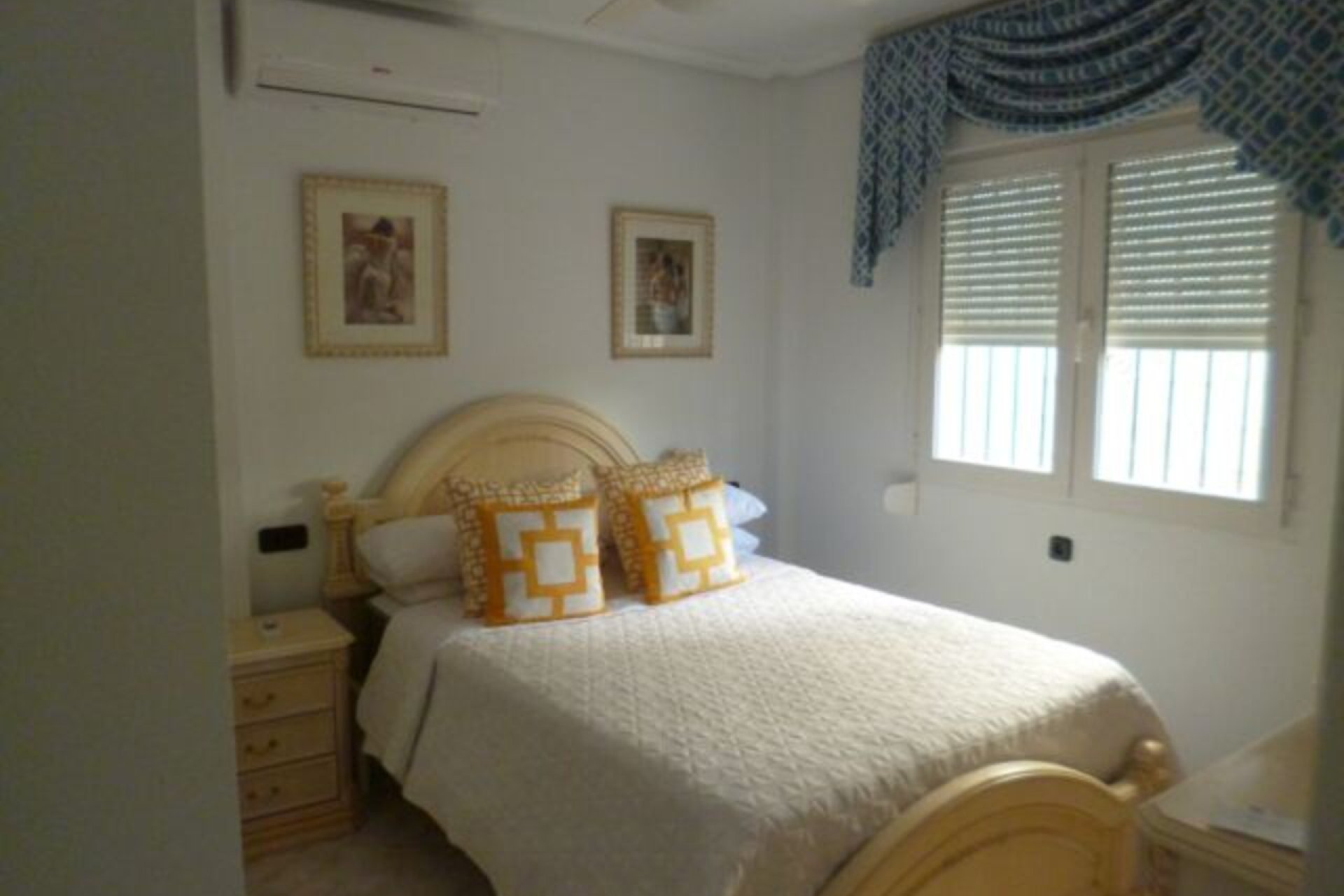 Resale - Villa -
Playa Flamenca