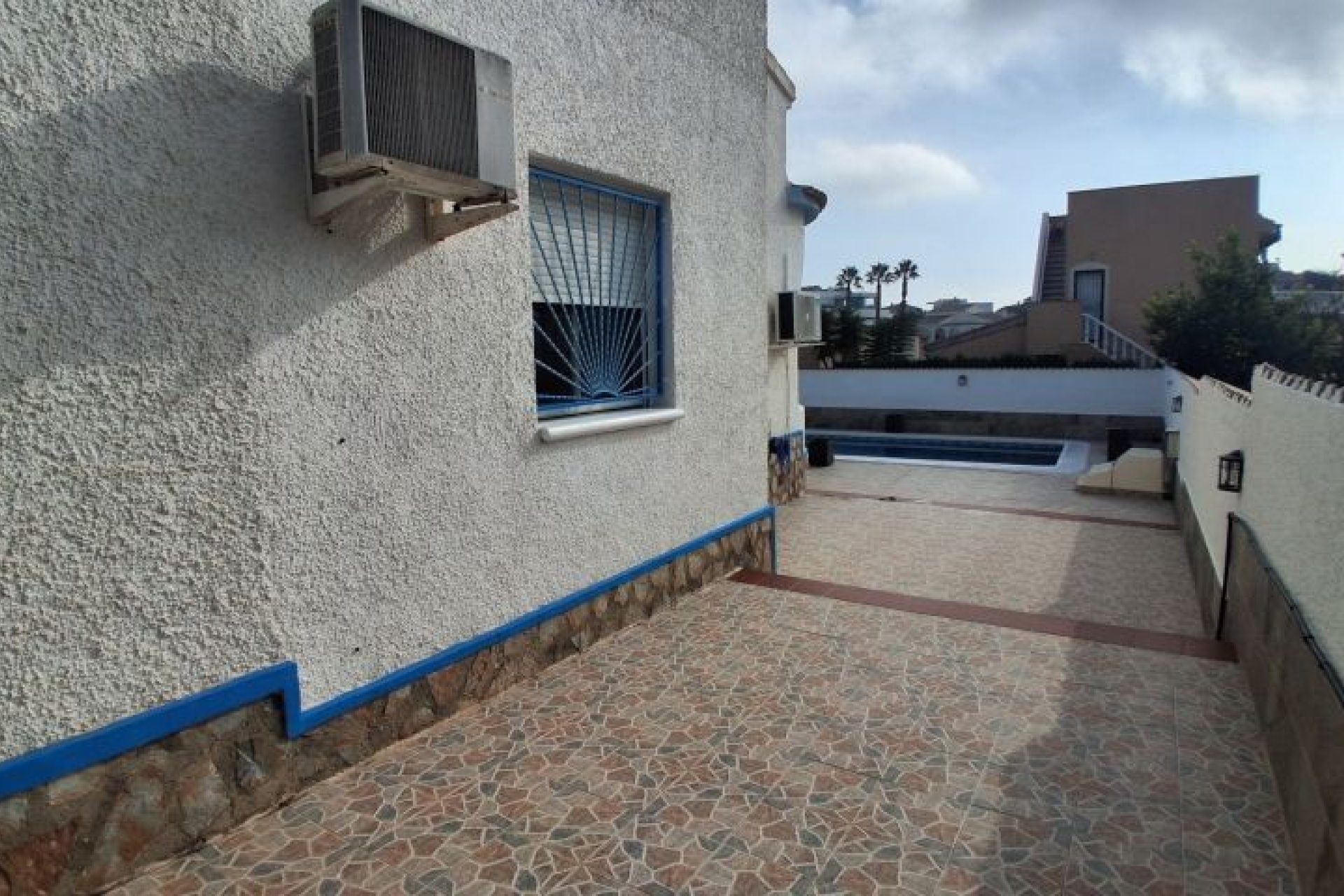 Resale - Villa -
Rojales