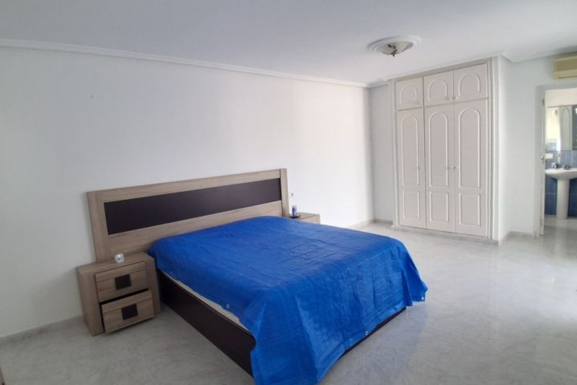 Resale - Villa -
Rojales