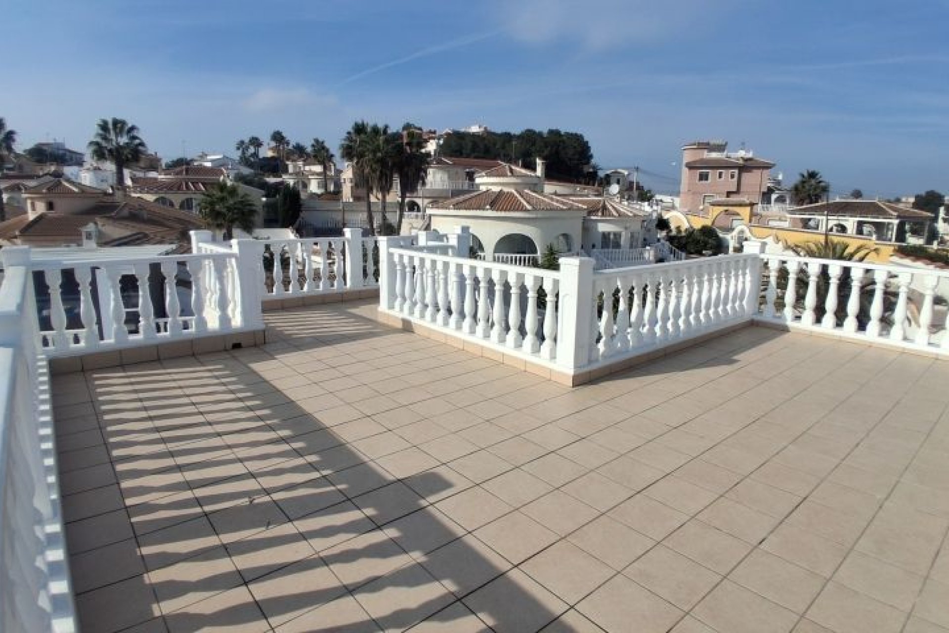 Resale - Villa -
Rojales