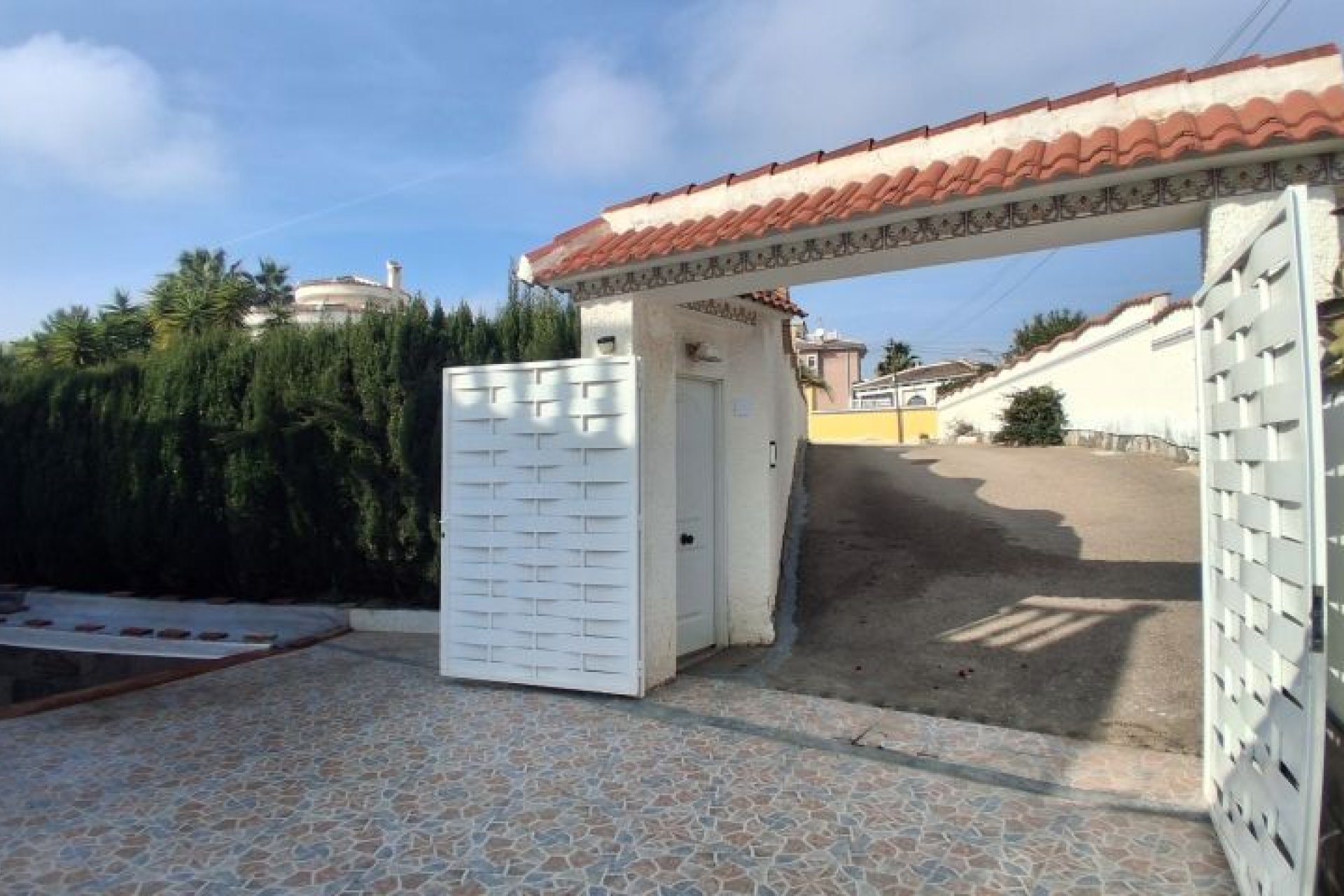 Resale - Villa -
Rojales