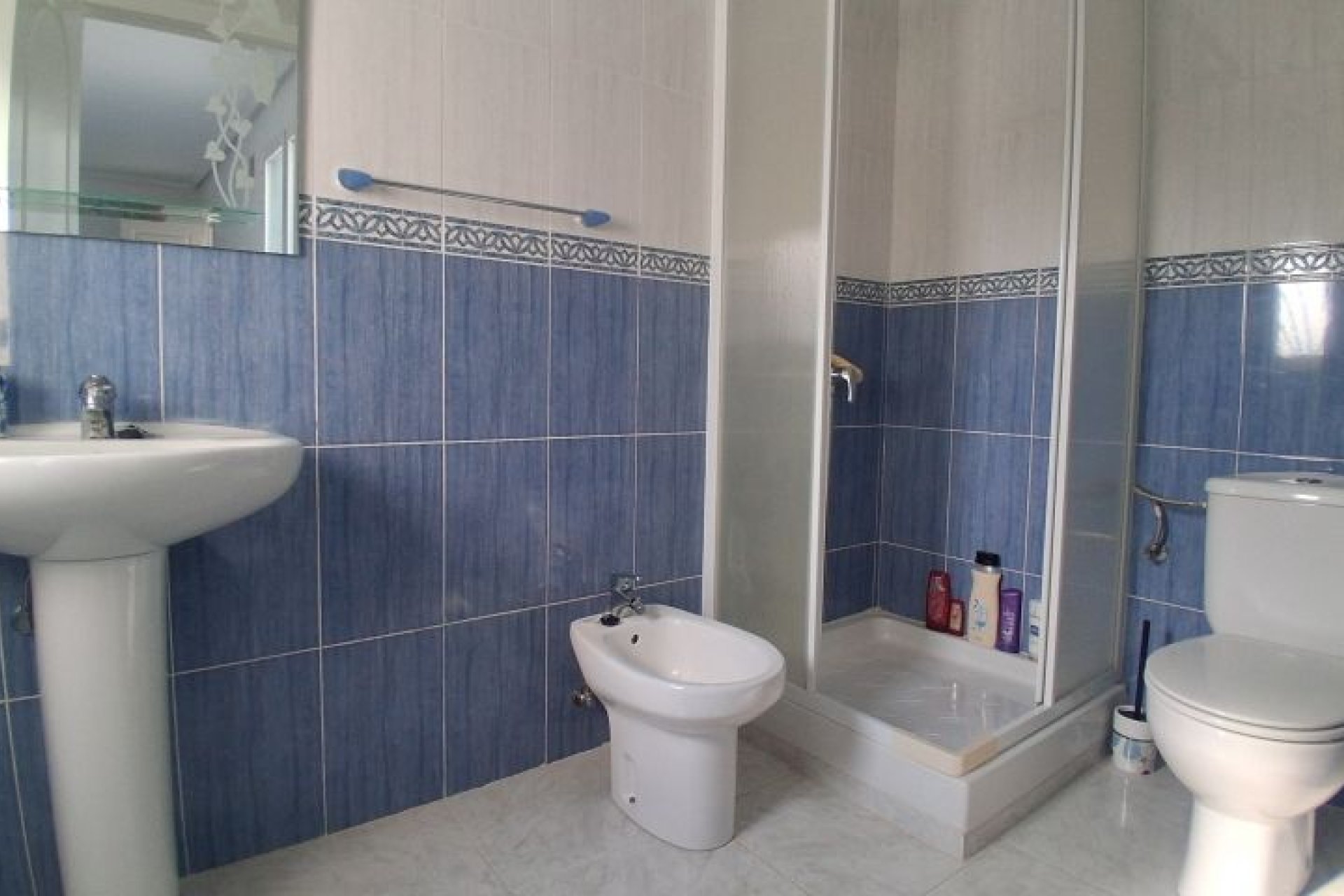 Resale - Villa -
Rojales