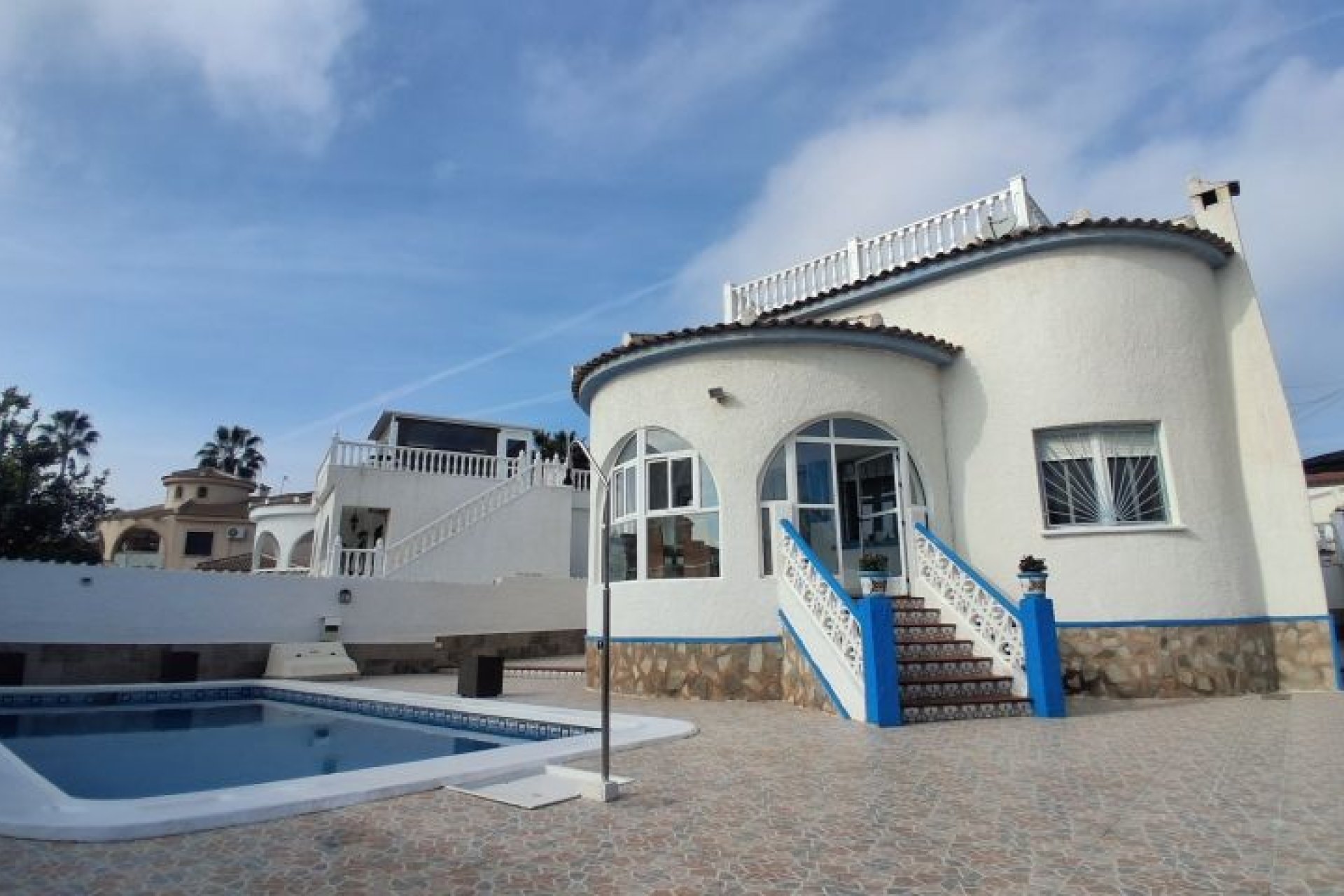 Resale - Villa -
Rojales