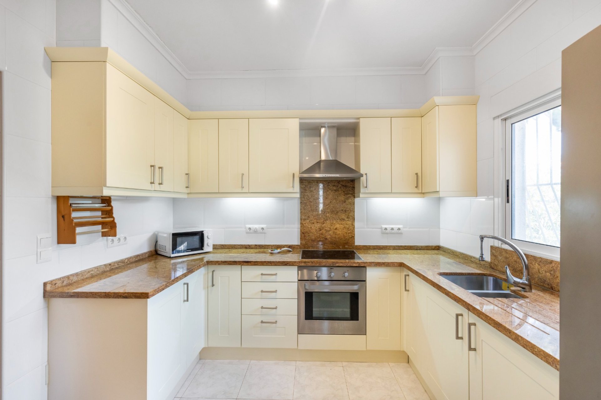 Resale - Villa -
San Fulgencio - La Marina