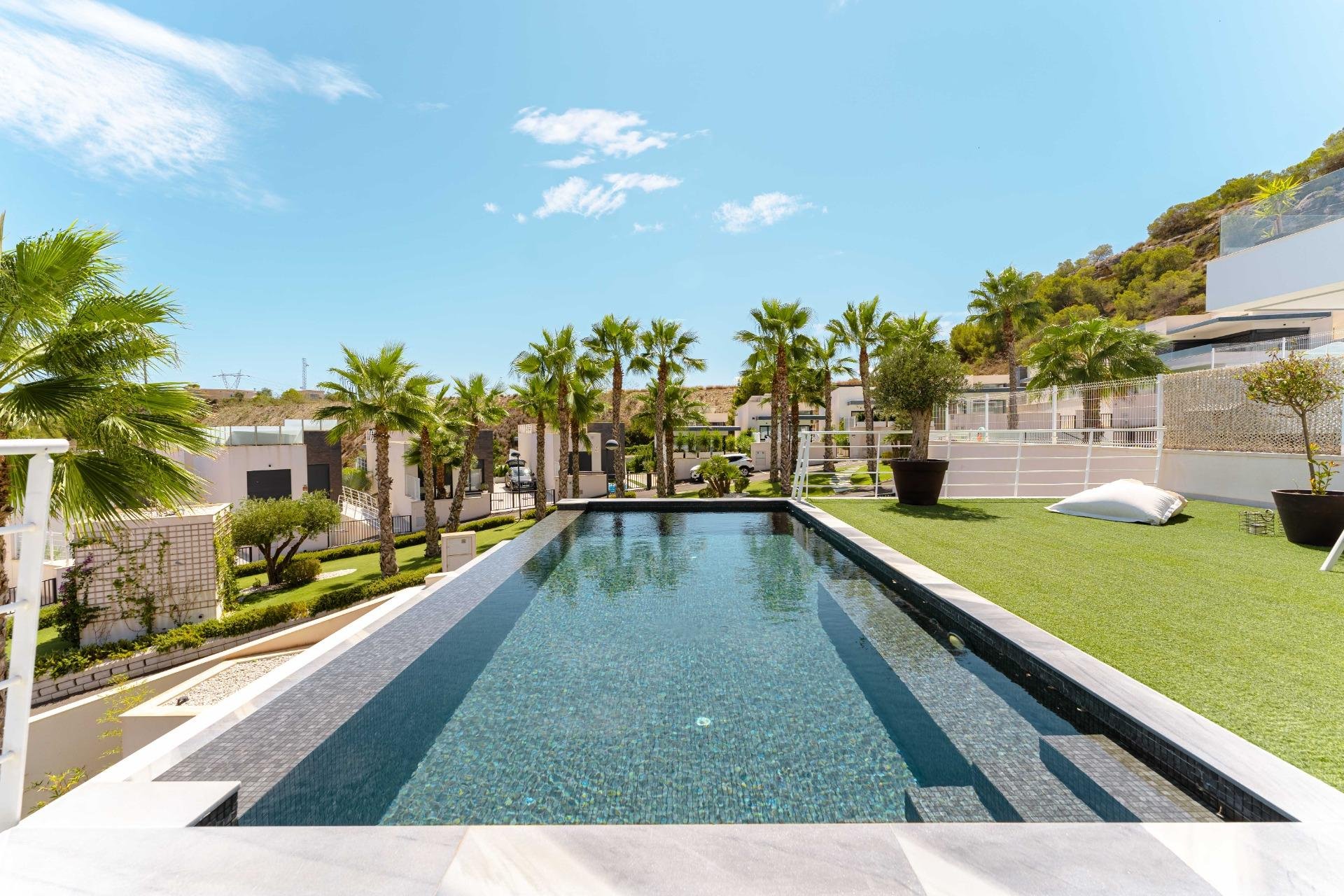 Resale - Villa -
San Miguel - Costa blanca sur