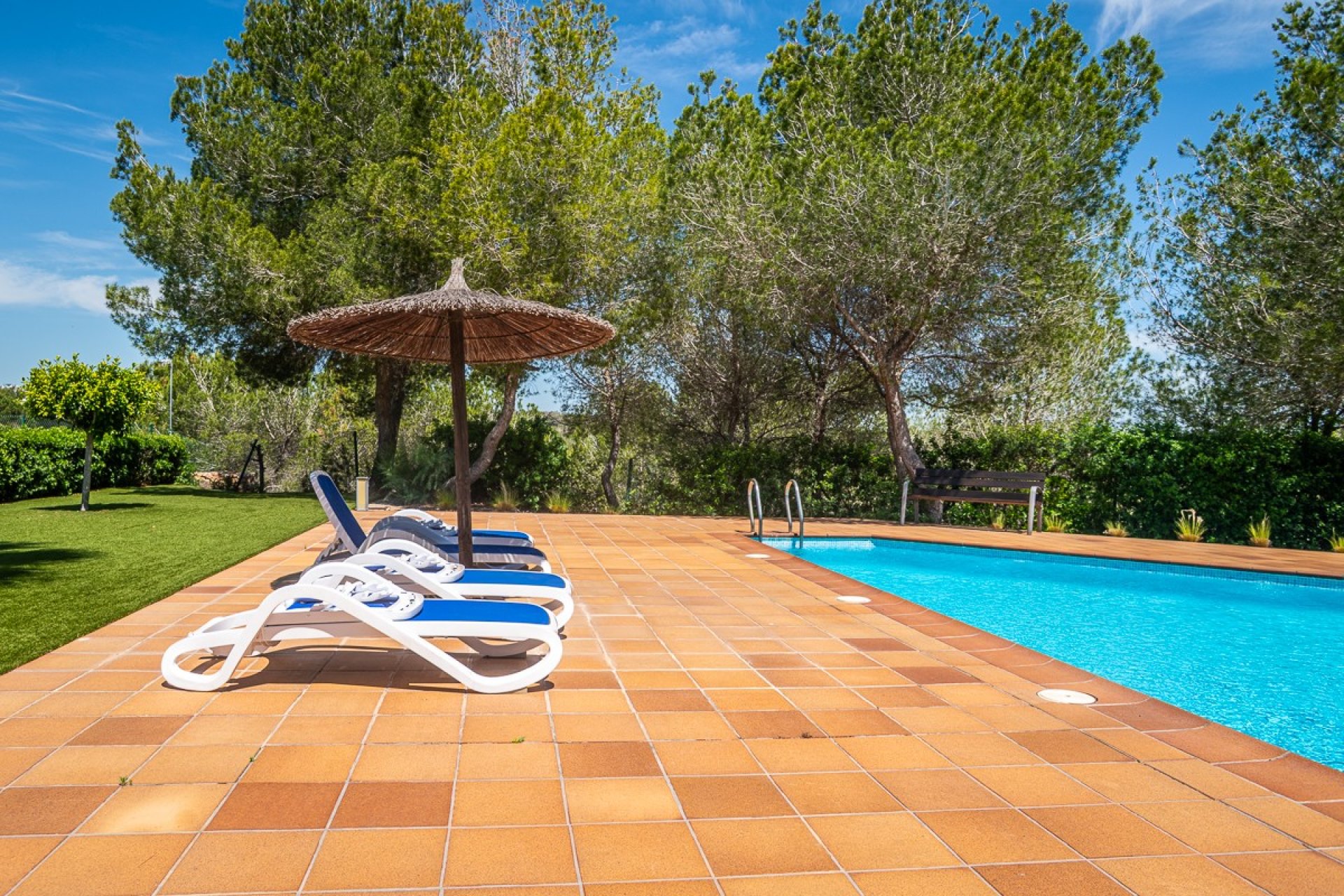 Resale - Villa -
San Miguel - Las Colinas Golf