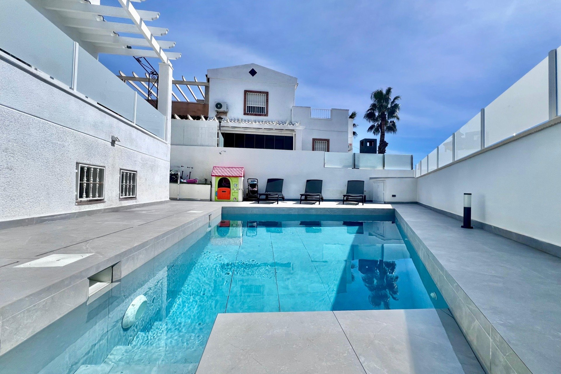 Resale - Villa -
San Miguel - Las filipinas