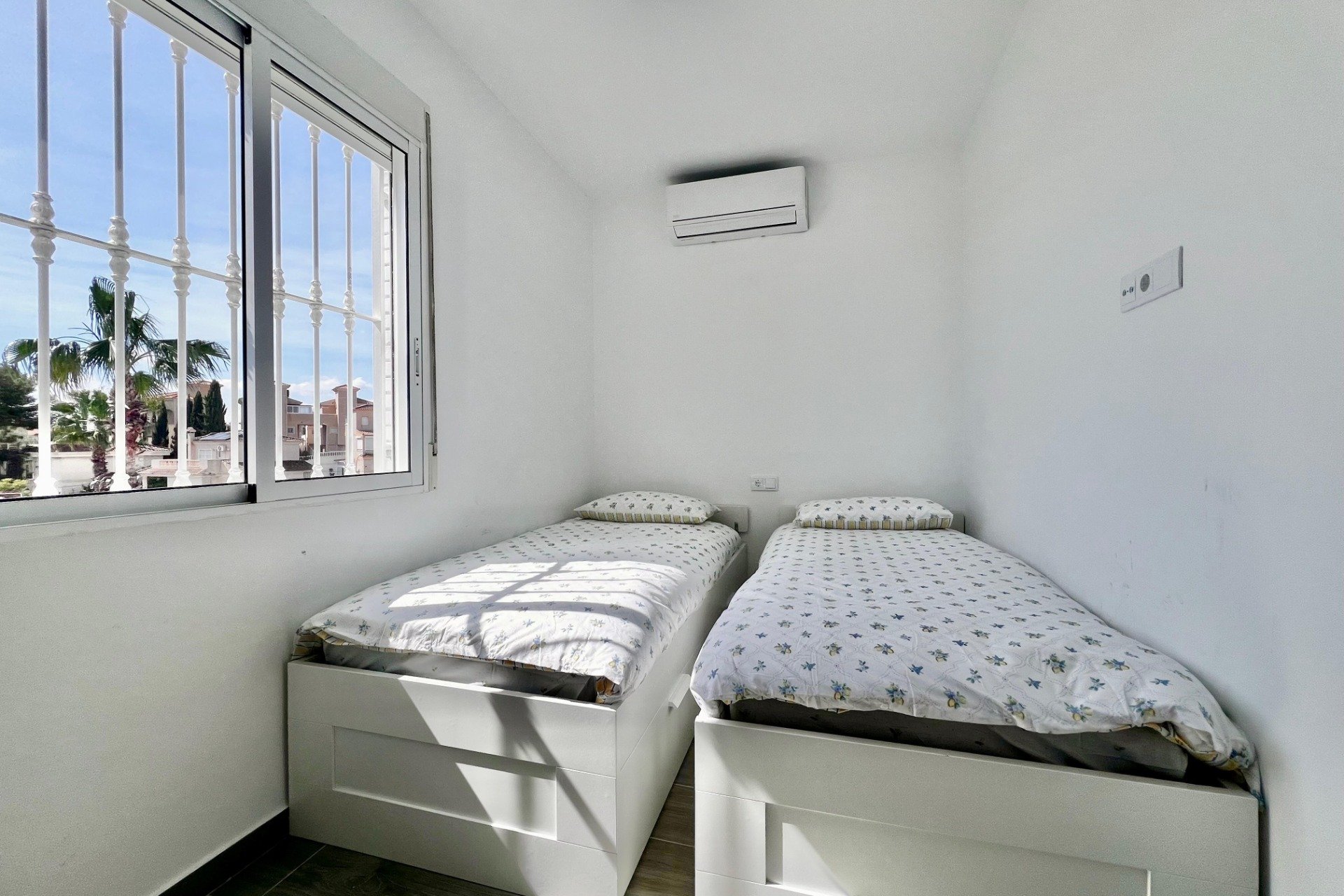 Resale - Villa -
San Miguel - Las filipinas