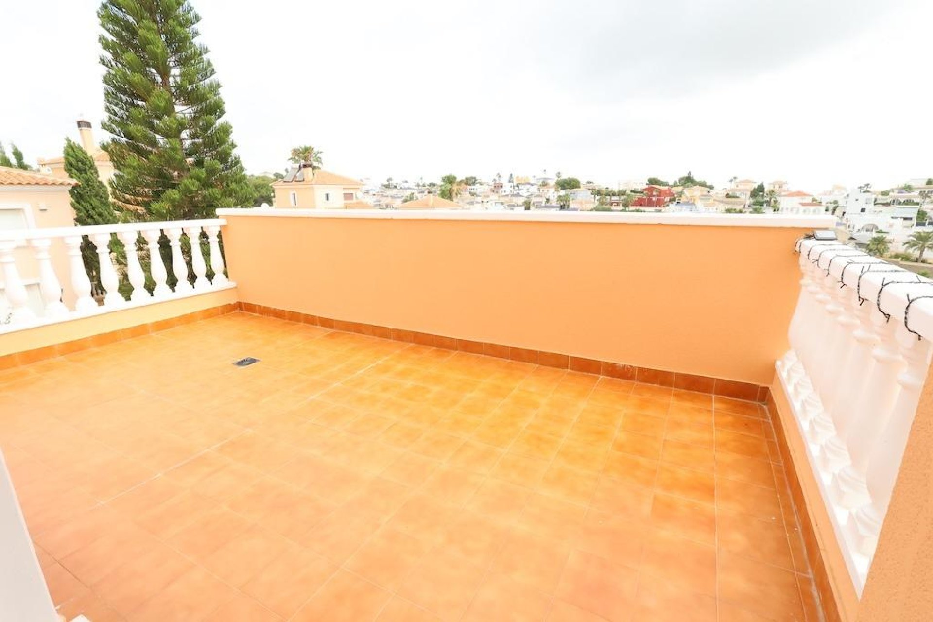Resale - Villa -
San Miguel - Las filipinas