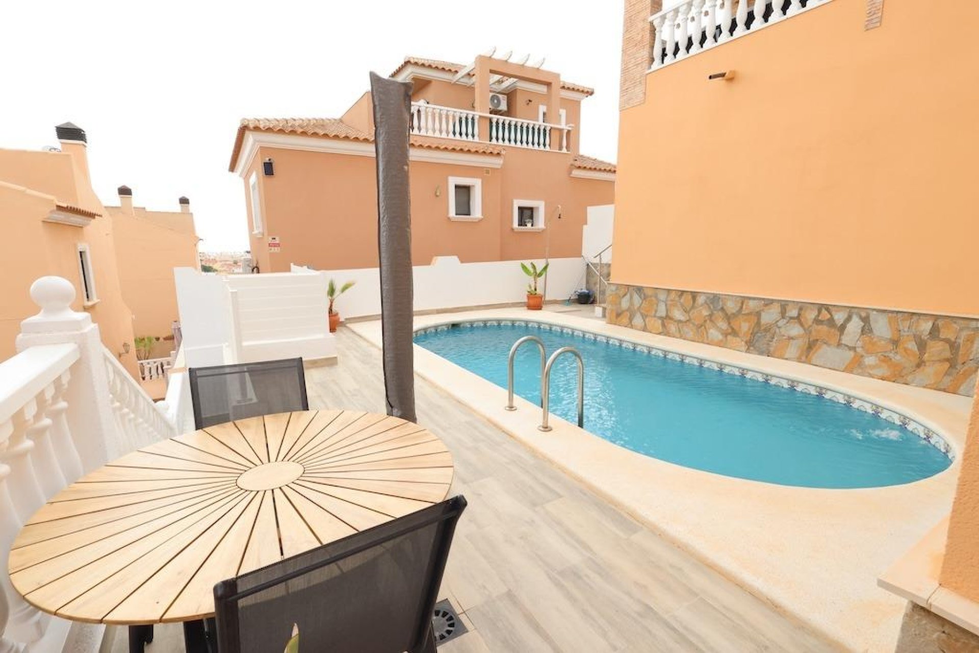 Resale - Villa -
San Miguel - Las filipinas