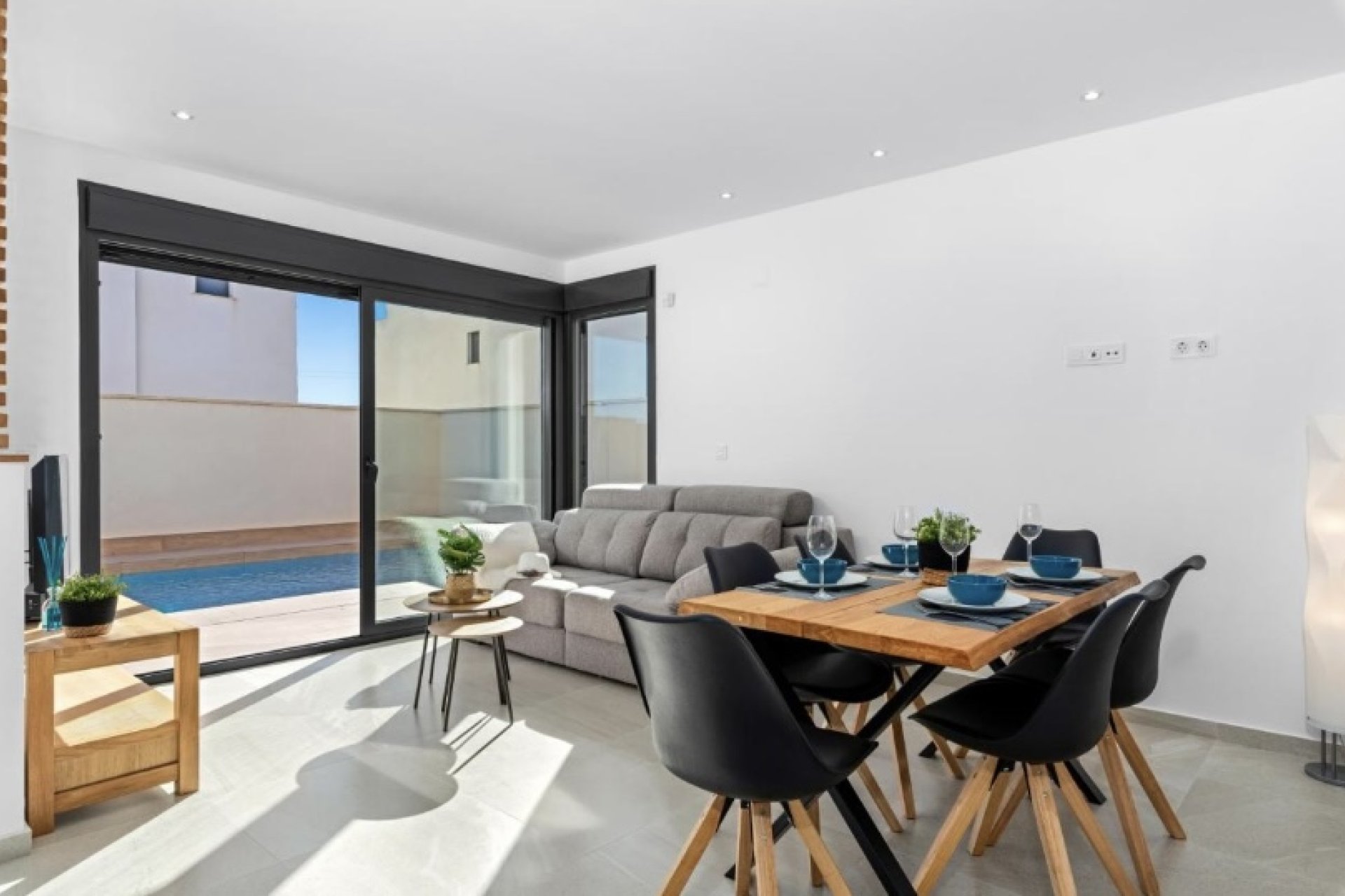 Resale - Villa -
San Miguel - San Miguel de Salinas