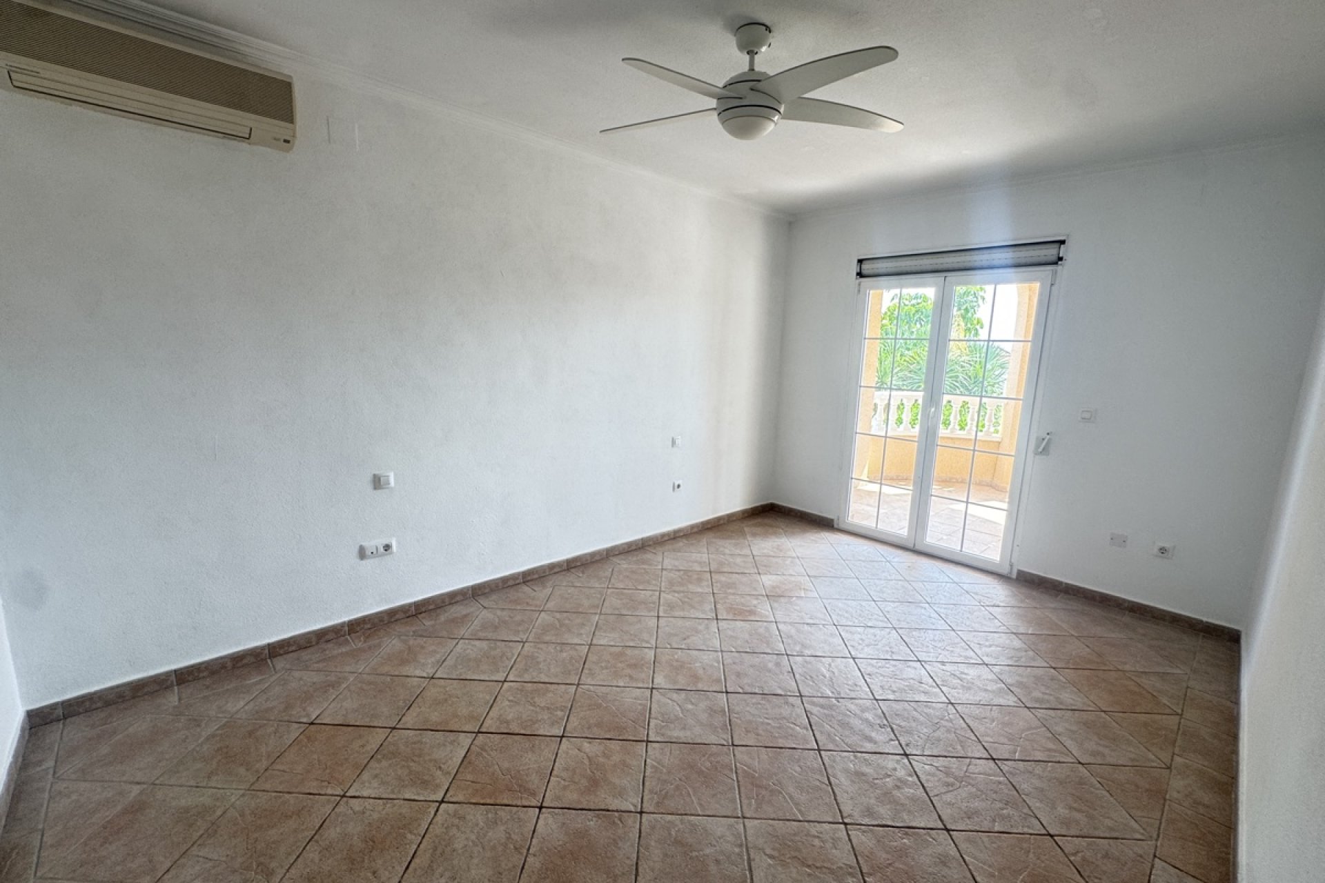 Resale - Villa -
San Miguel - San Miguel de Salinas