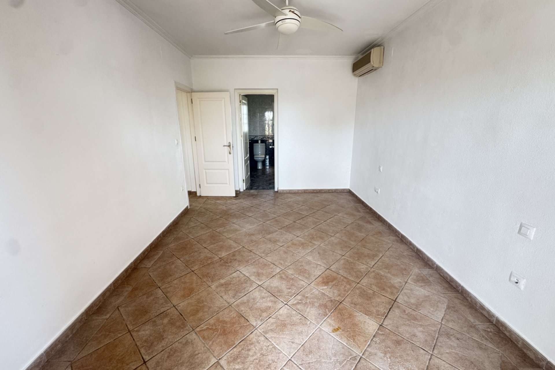 Resale - Villa -
San Miguel - San Miguel de Salinas