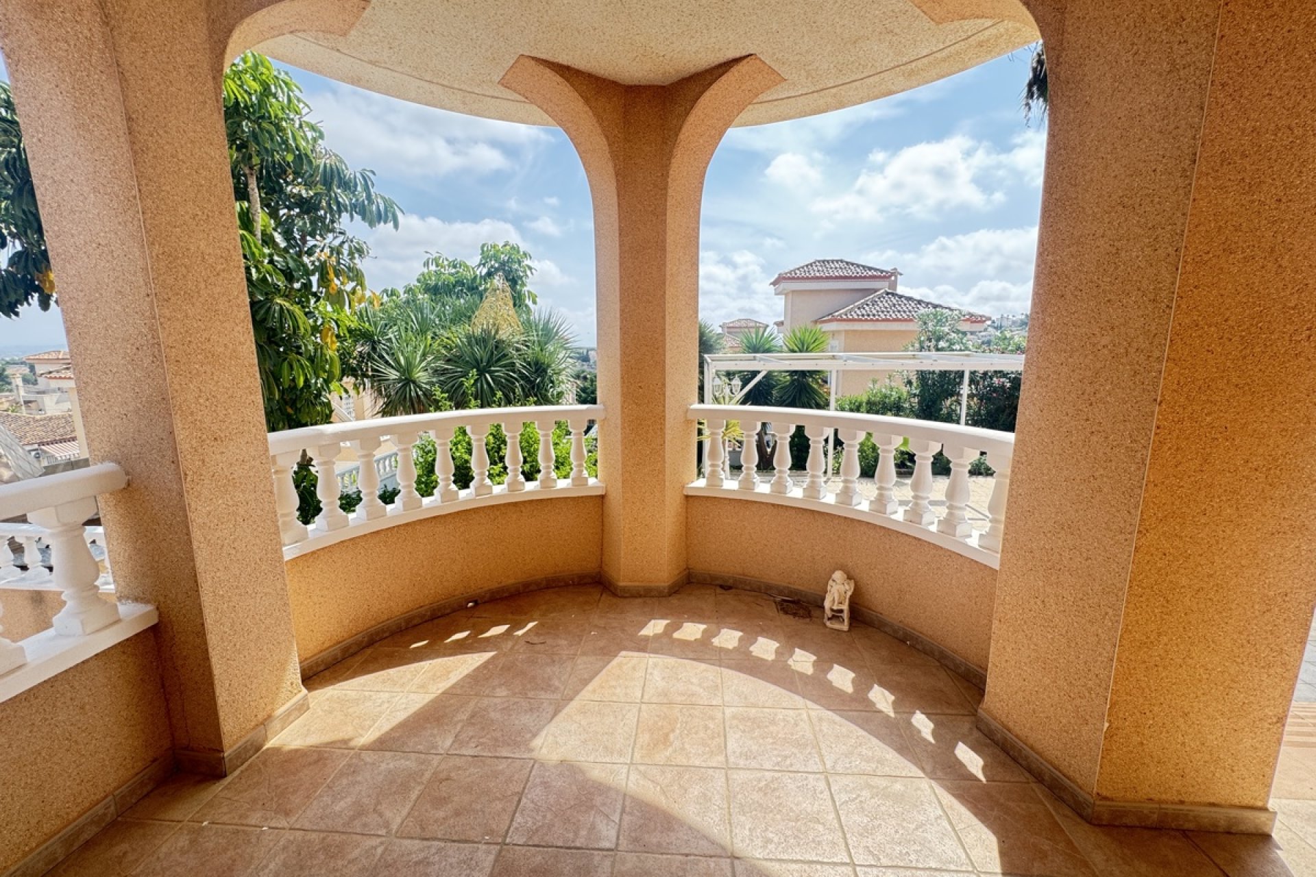 Resale - Villa -
San Miguel - San Miguel de Salinas