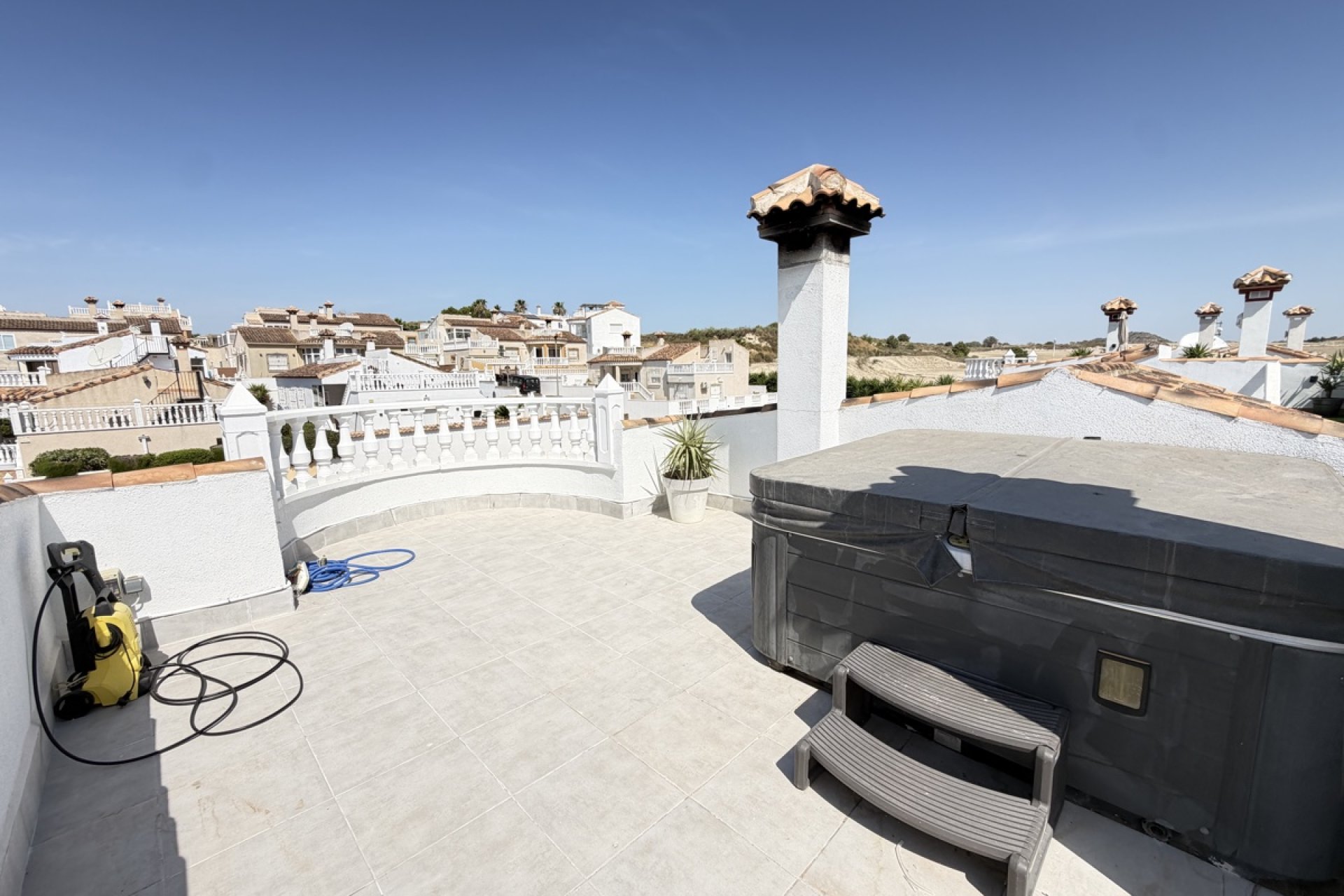 Resale - Villa -
San Miguel - San Miguel de Salinas