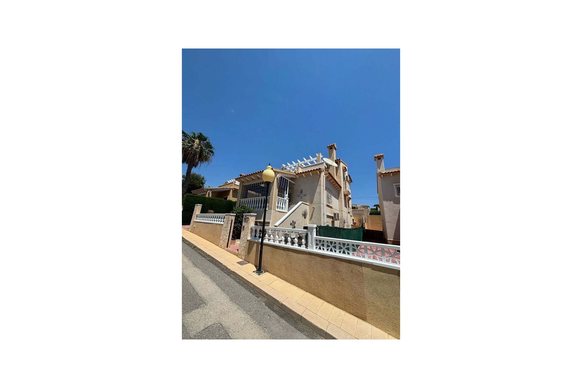 Resale - Villa -
San Miguel - San Miguel de Salinas