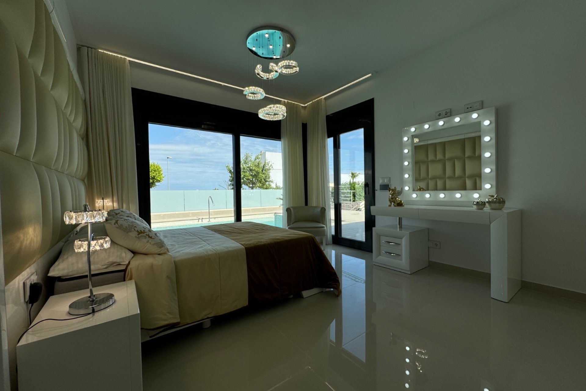 Resale - Villa -
San Miguel - San Miguel Salinas