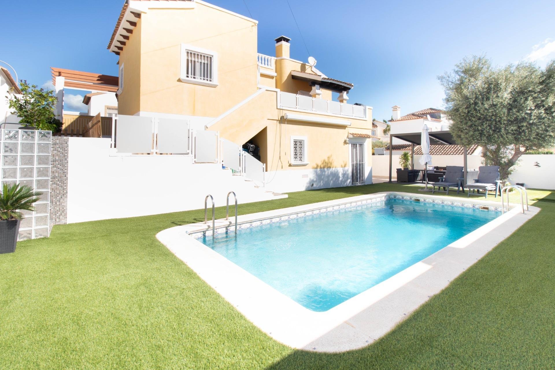 Resale - Villa -
San Miguel - Villamartín