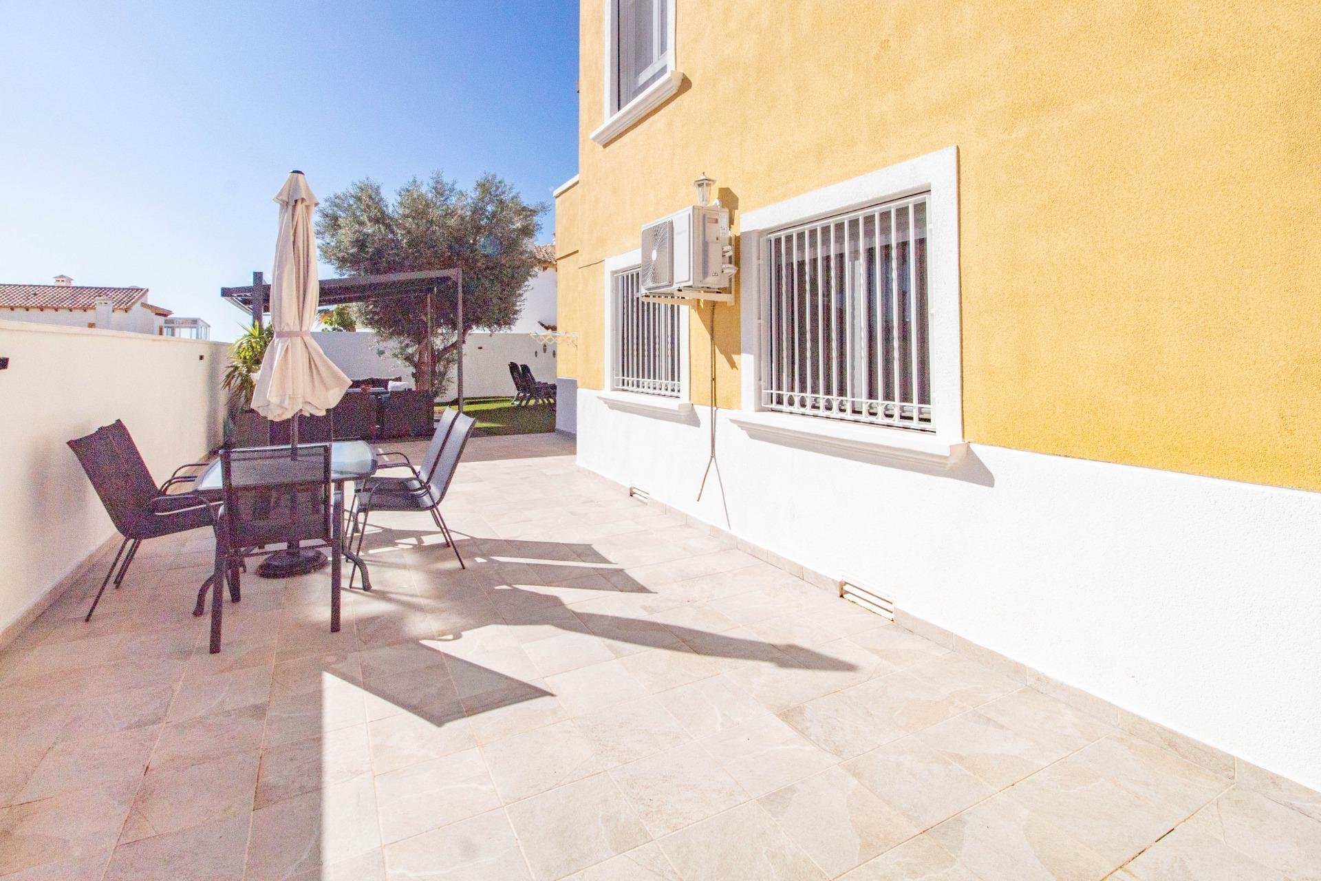 Resale - Villa -
San Miguel - Villamartín
