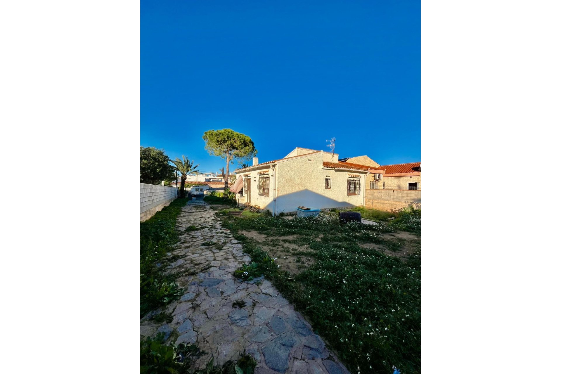 Resale - Villa -
Torrevieja - Aguas Nuevas