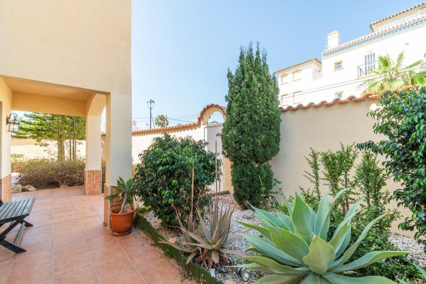 Resale - Villa -
Torrevieja - Cala de cabo cervera