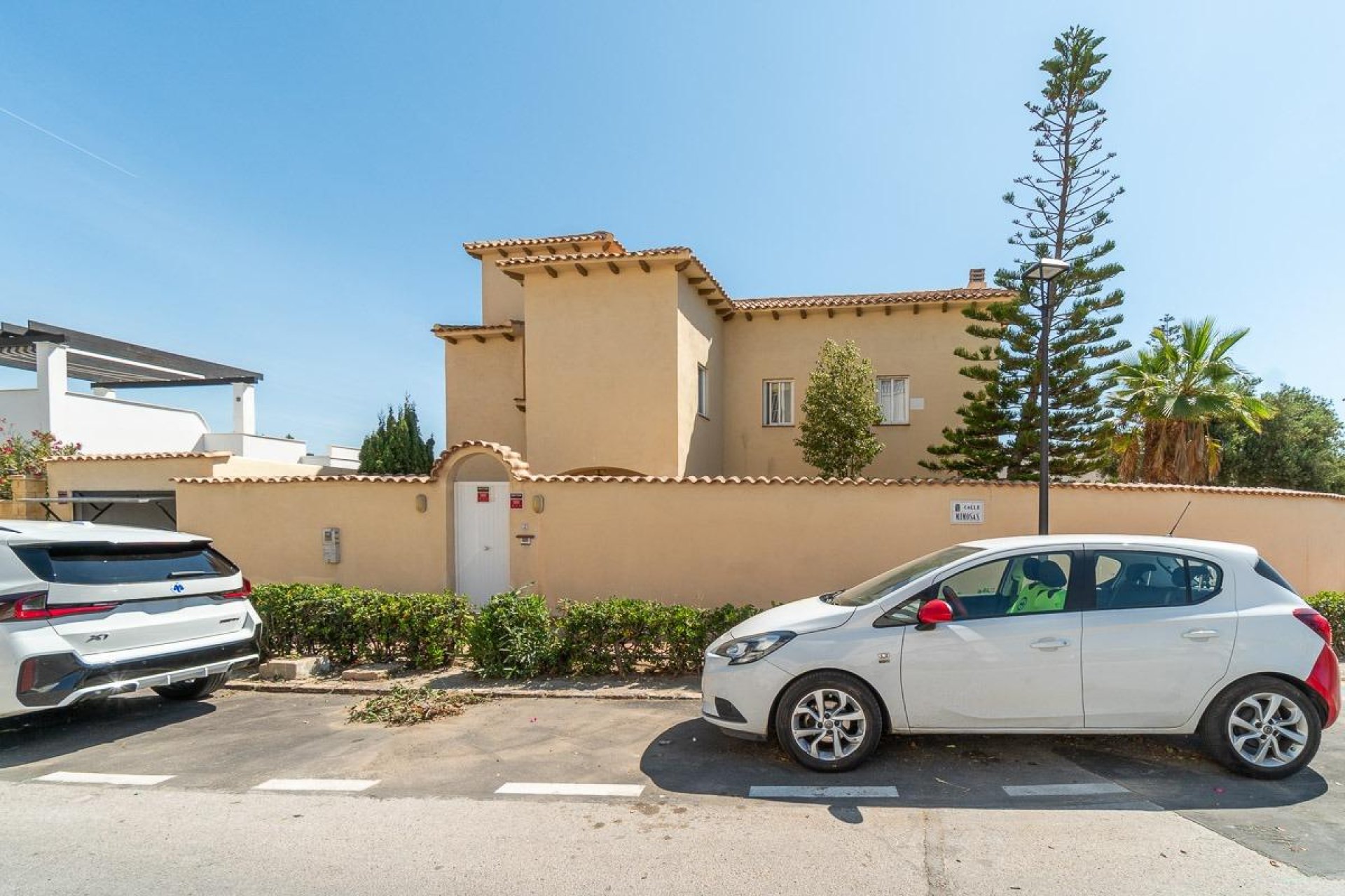 Resale - Villa -
Torrevieja - Cala de cabo cervera