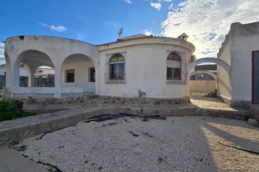 Resale - Villa -
Torrevieja - El Chaparal