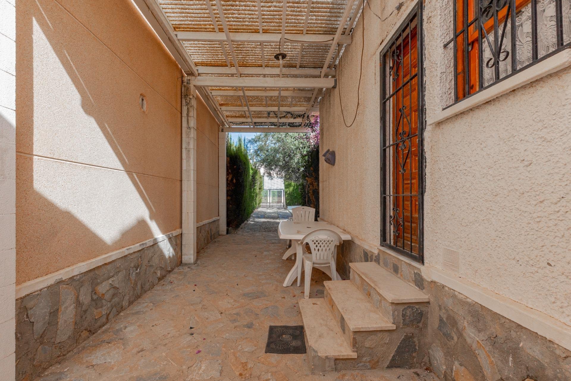 Resale - Villa -
Torrevieja - El Chaparral