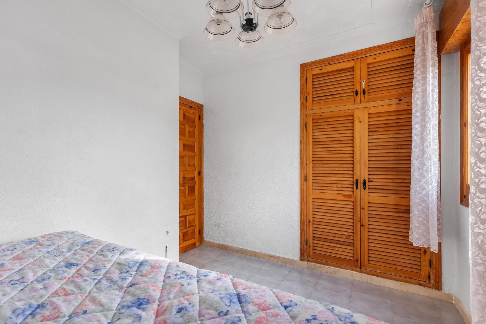 Resale - Villa -
Torrevieja - El Chaparral