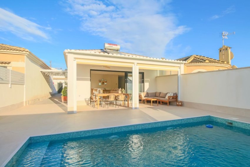 Resale - Villa -
Torrevieja - La Siesta - El Salado - Torreta