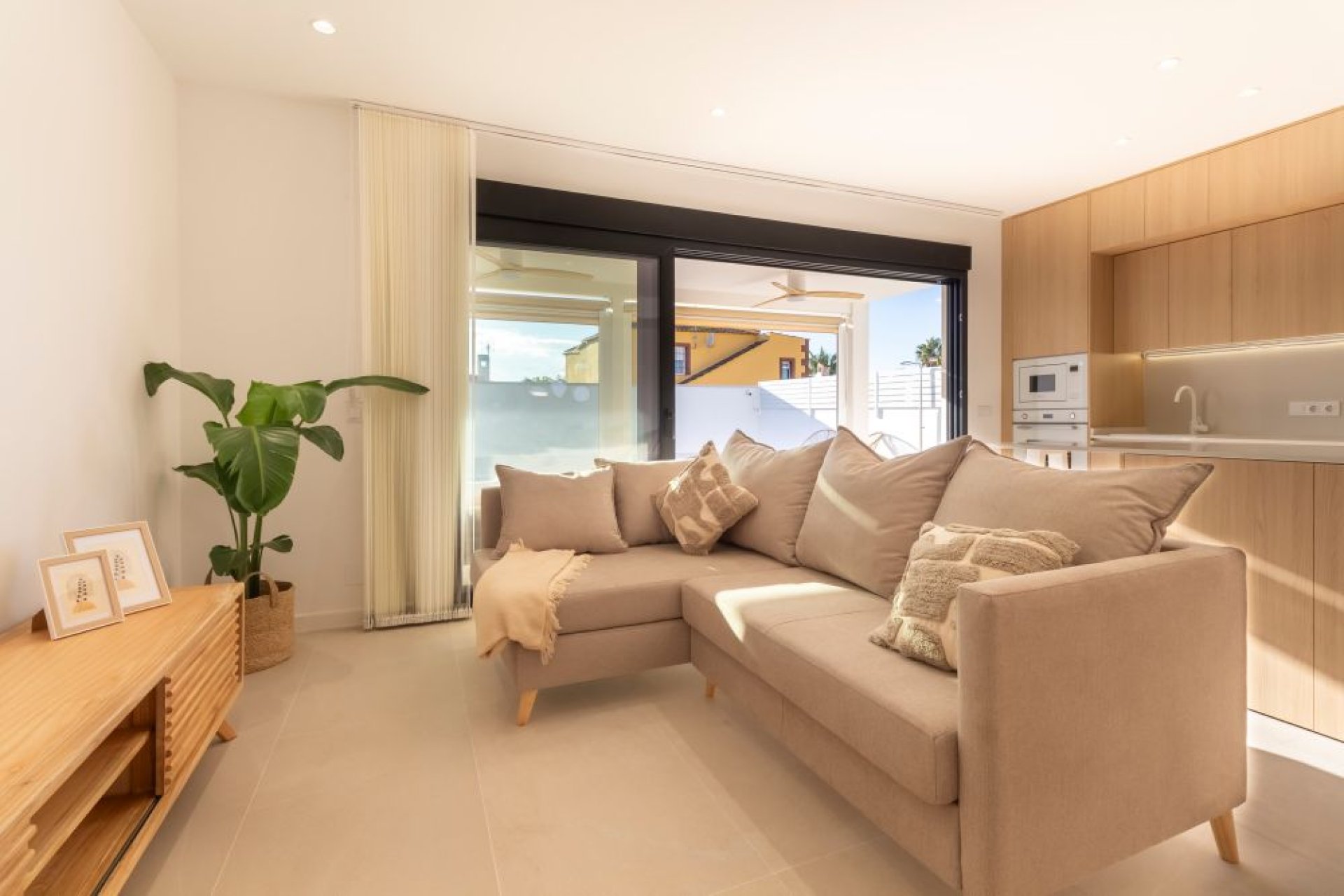 Resale - Villa -
Torrevieja - La Siesta - El Salado - Torreta