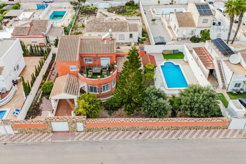 Resale - Villa -
Torrevieja - La siesta