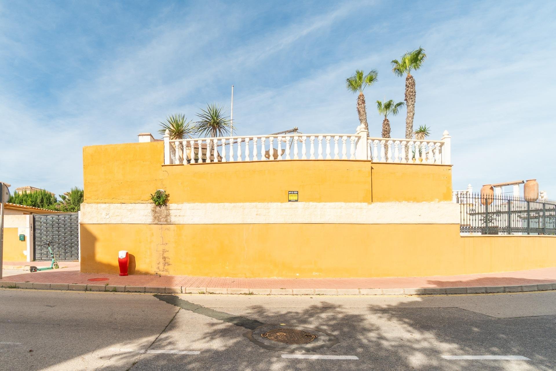 Resale - Villa -
Torrevieja - Los Altos