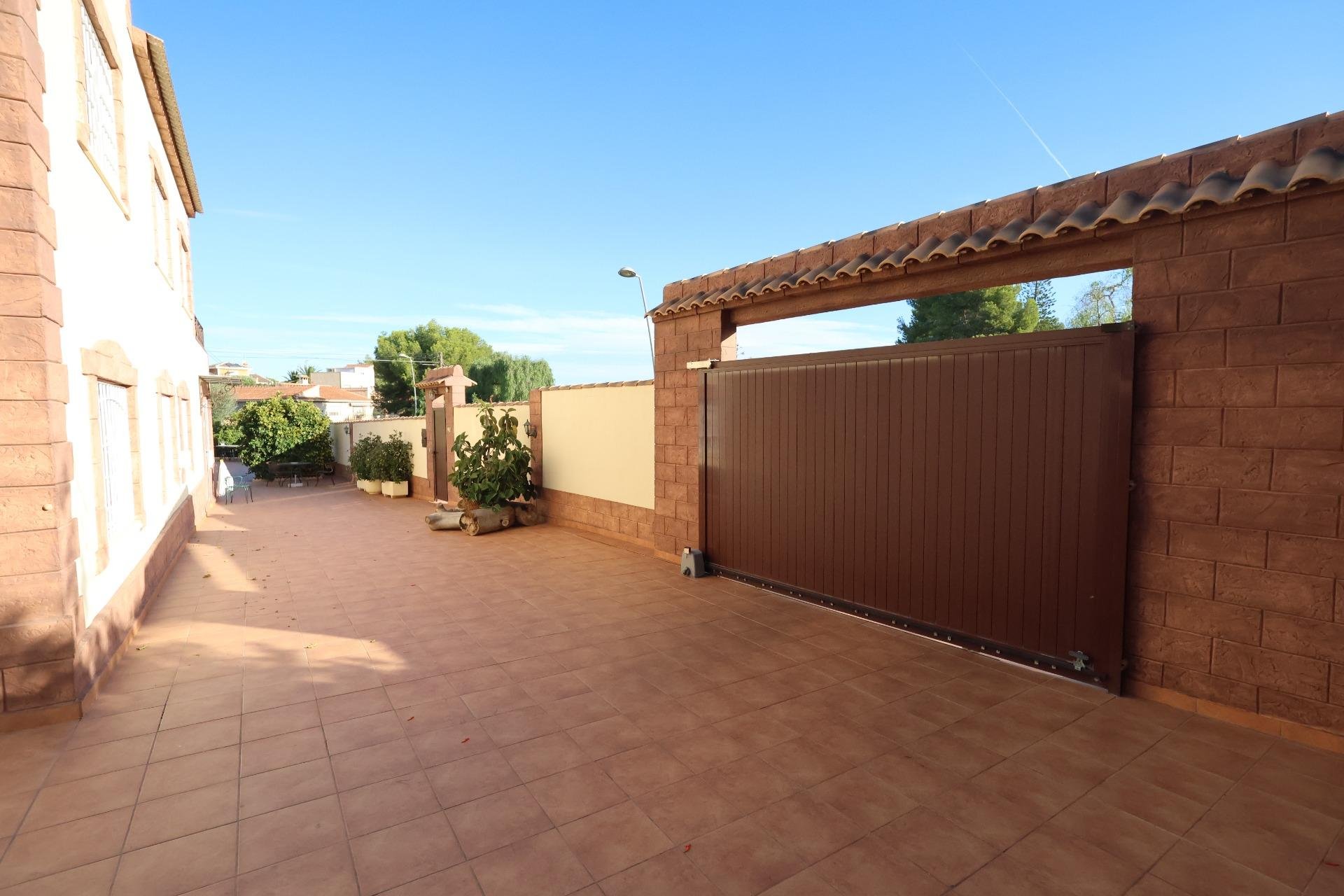 Resale - Villa -
Torrevieja - Los Balcones