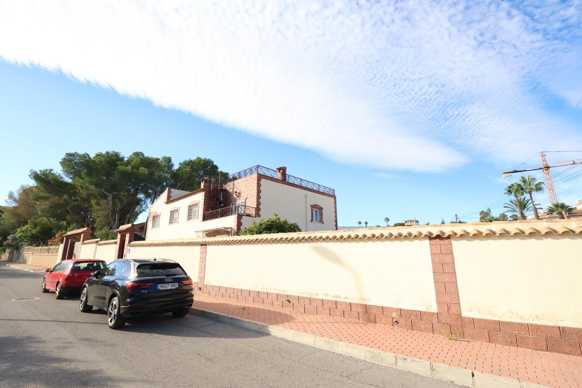 Resale - Villa -
Torrevieja - Los Balcones