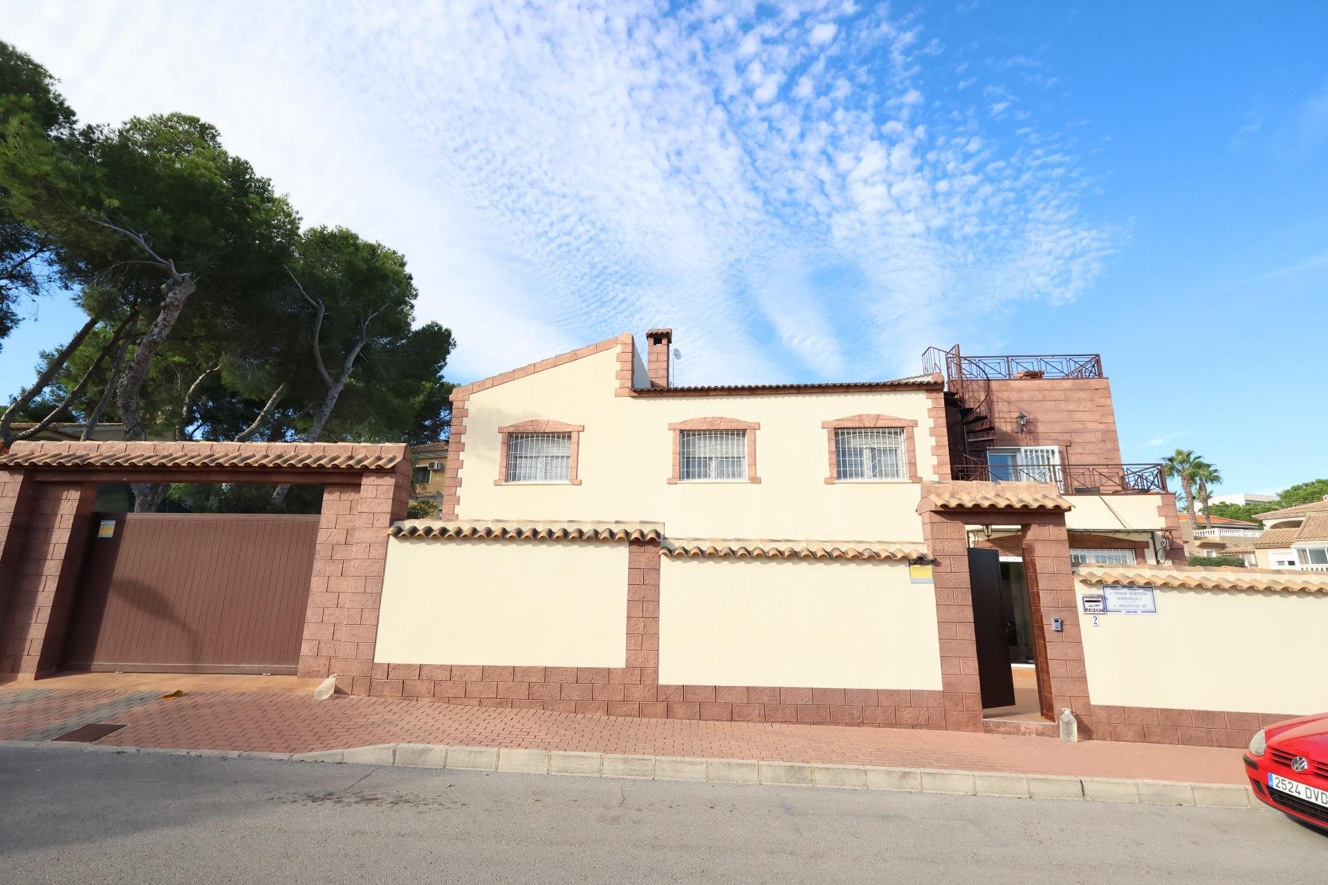 Resale - Villa -
Torrevieja - Los Balcones
